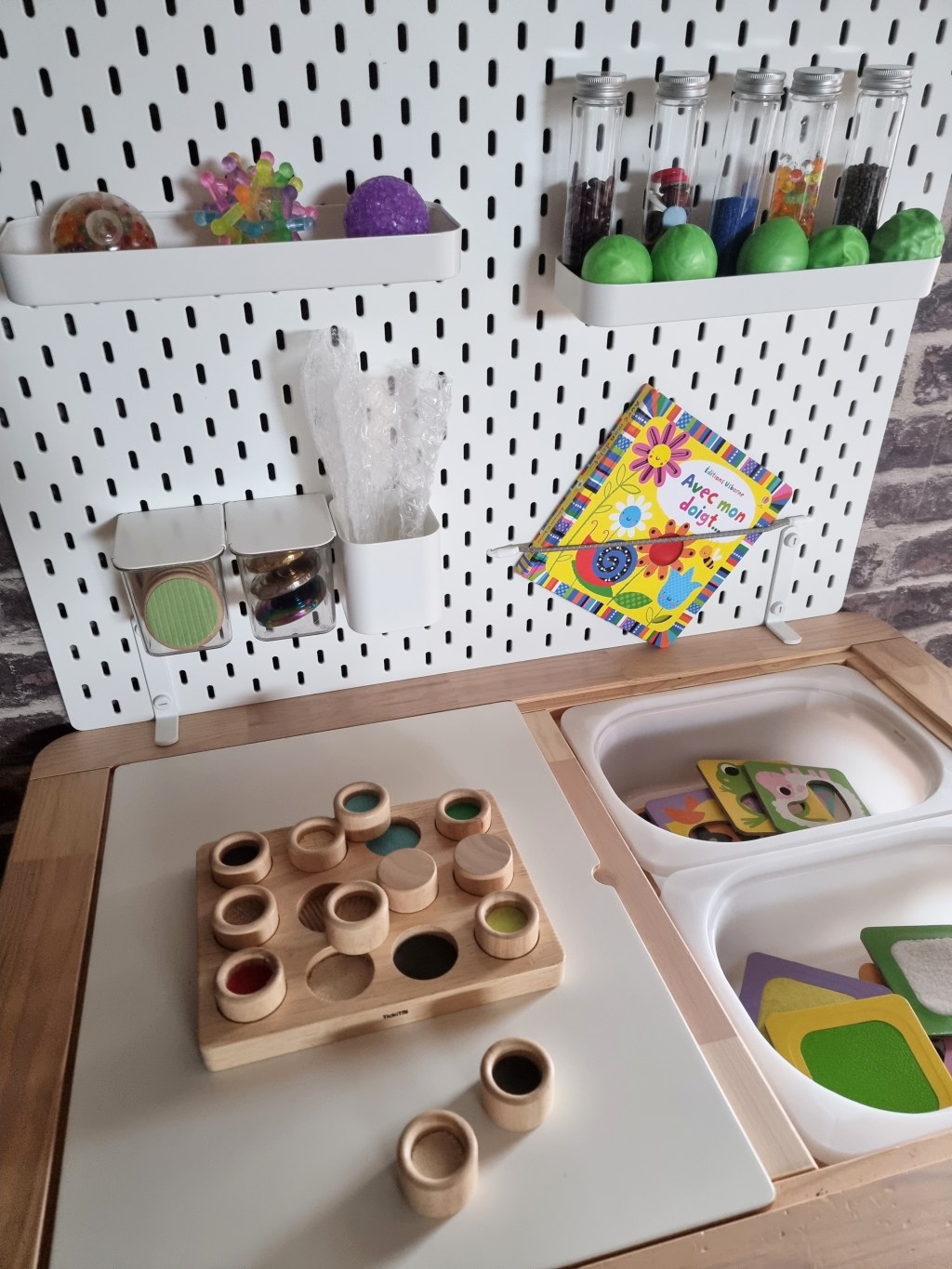 Table d&rsquo;activités &laquo;&nbsp;sensorielle&nbsp;&raquo;